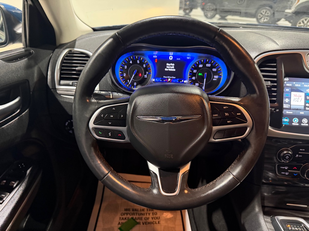 Photo 22 of this CHRYSLER 300