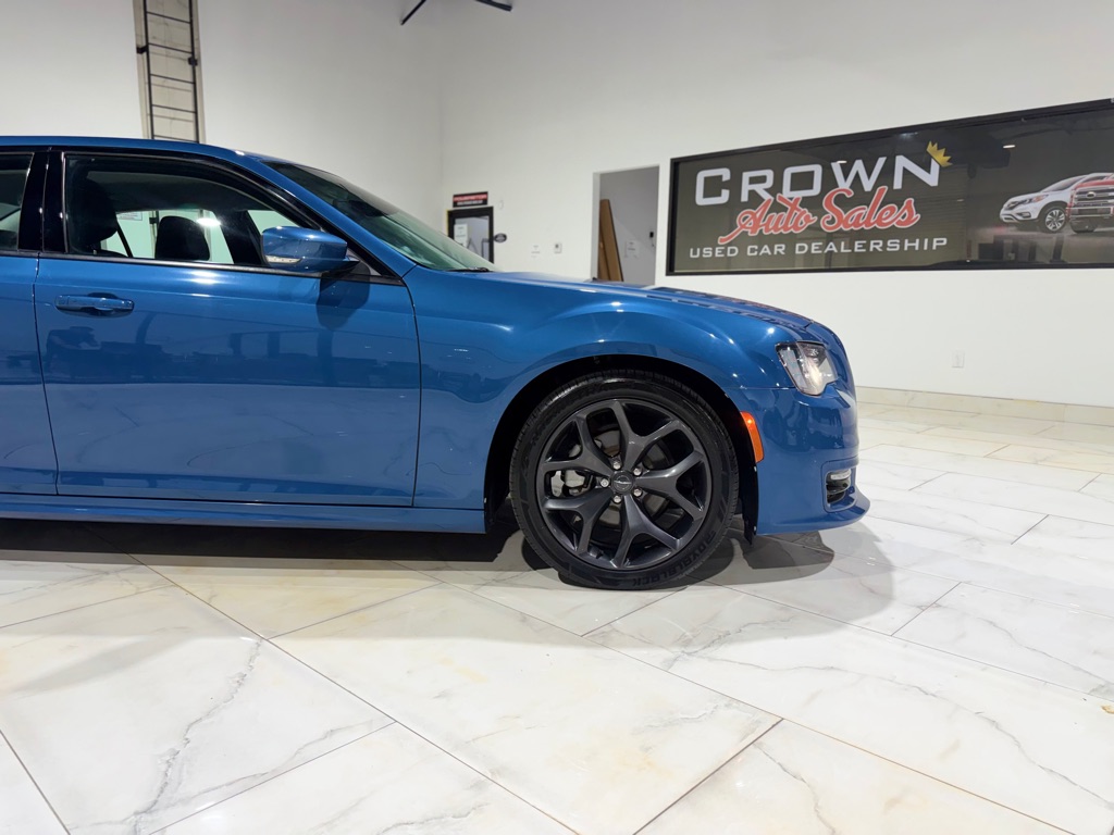 Photo 6 of this CHRYSLER 300