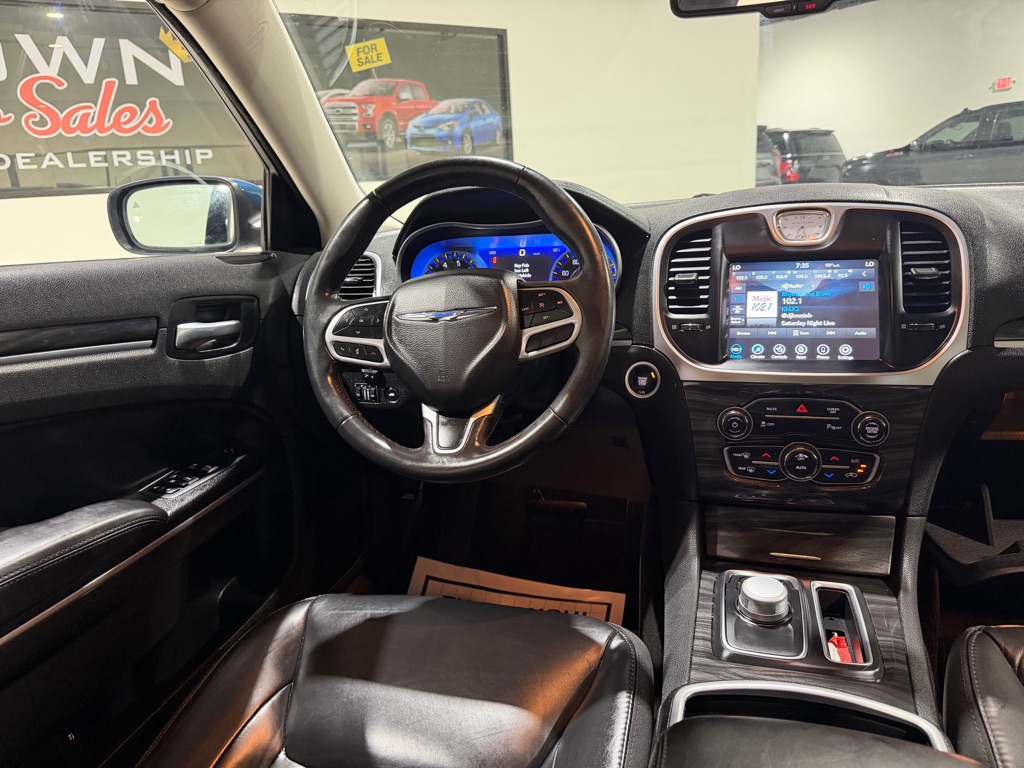 Photo 20 of this CHRYSLER 300