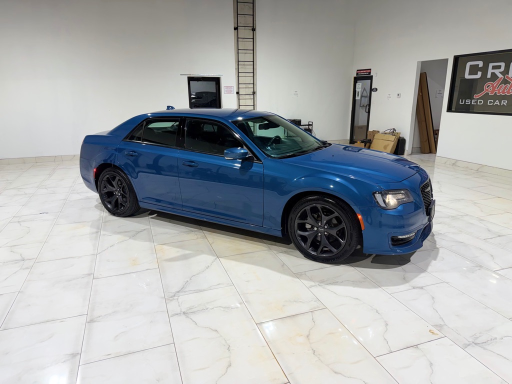 Photo 3 of this CHRYSLER 300