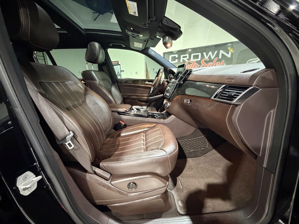Photo 15 of this MERCEDES-BENZ GLS