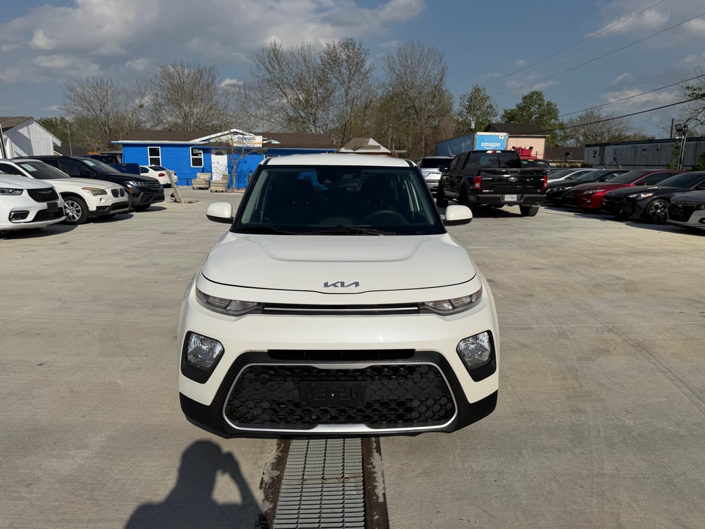 White 2022 Kia Soul SUV / Crossover Front-Wheel Drive Continuously Variable Transmission