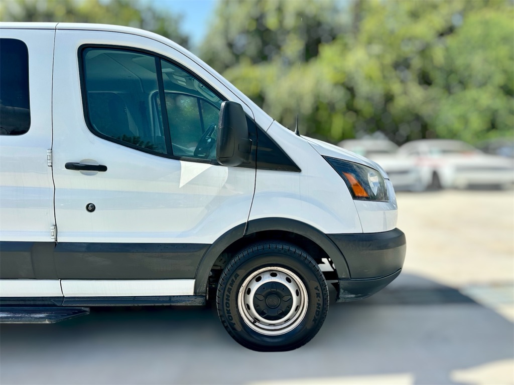 Photo 8 of this FORD TRANSIT