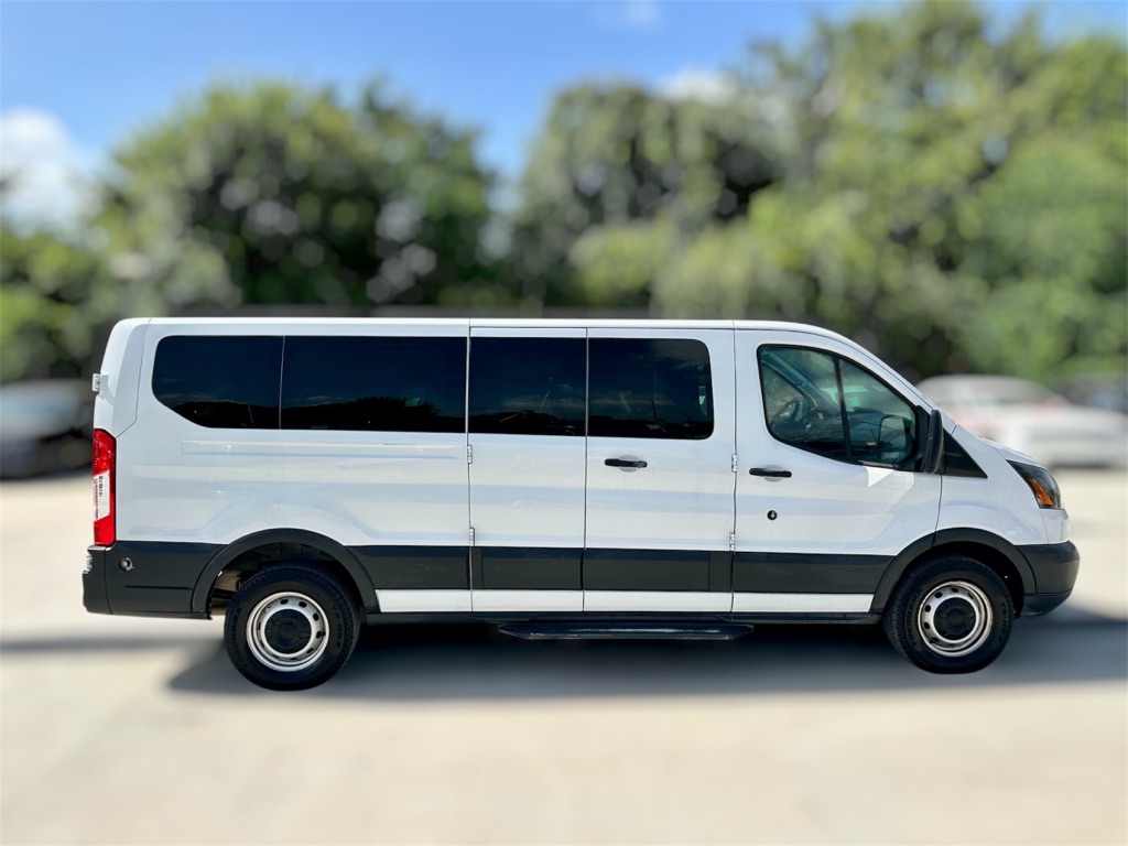 Photo 7 of this FORD TRANSIT