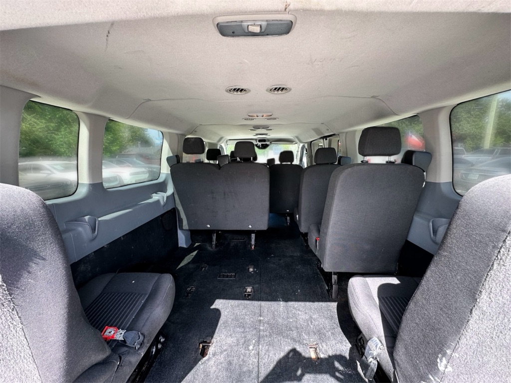 Photo 27 of this FORD TRANSIT