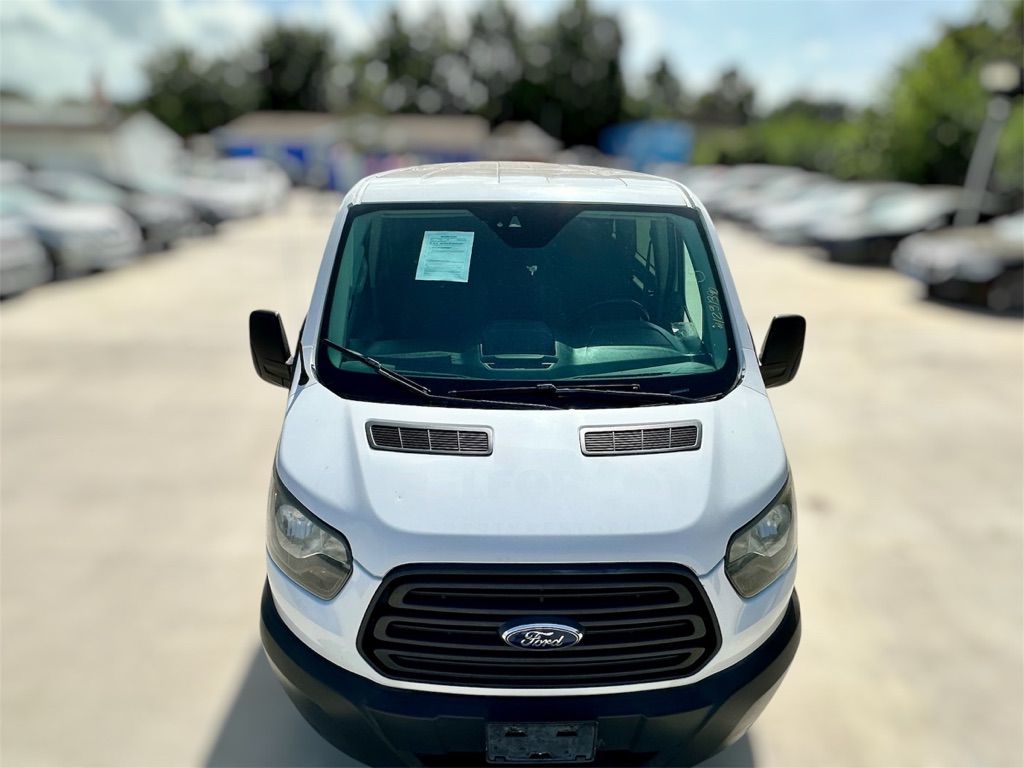 Photo 2 of this FORD TRANSIT