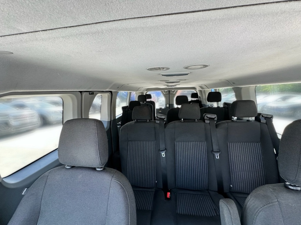 Photo 21 of this FORD TRANSIT