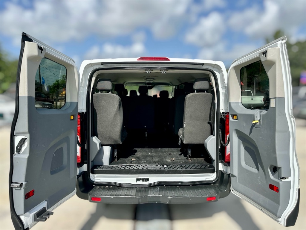 Photo 14 of this FORD TRANSIT