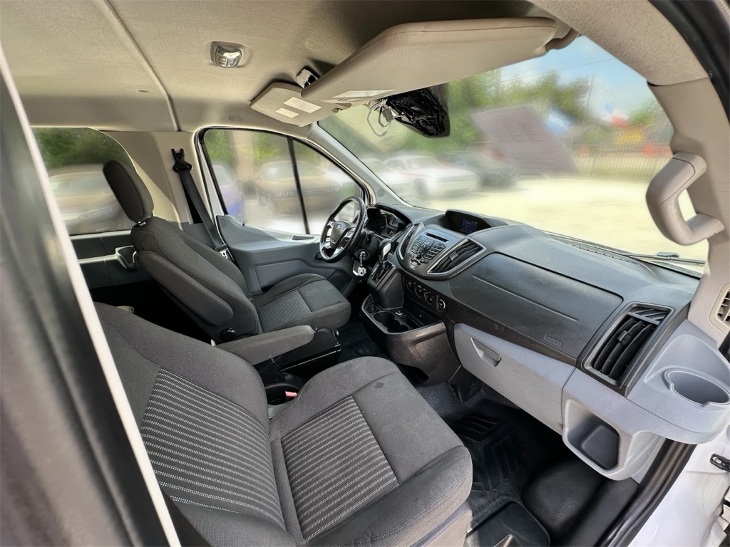 Photo 33 of this FORD TRANSIT