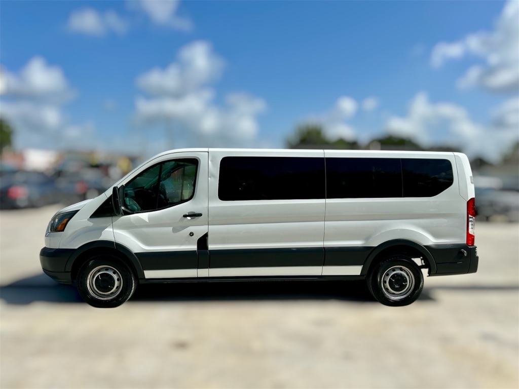 Photo 3 of this FORD TRANSIT