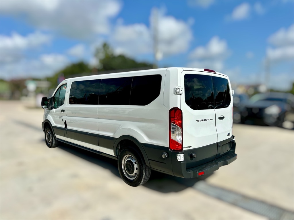 Photo 4 of this FORD TRANSIT