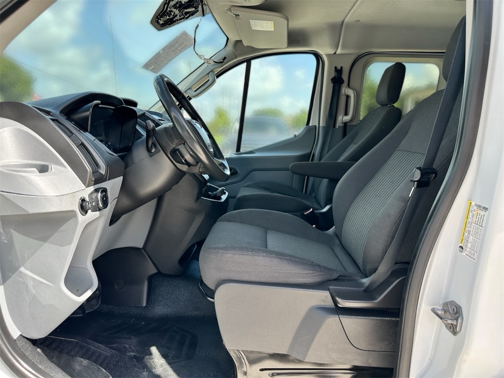 Photo 17 of this FORD TRANSIT