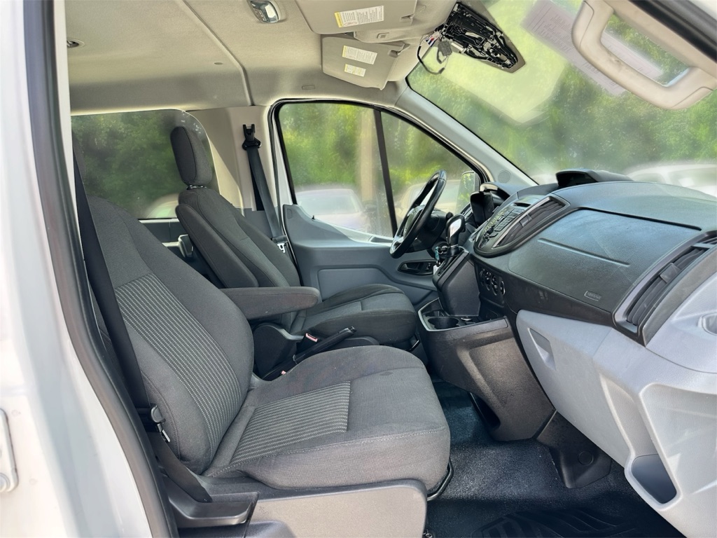 Photo 31 of this FORD TRANSIT