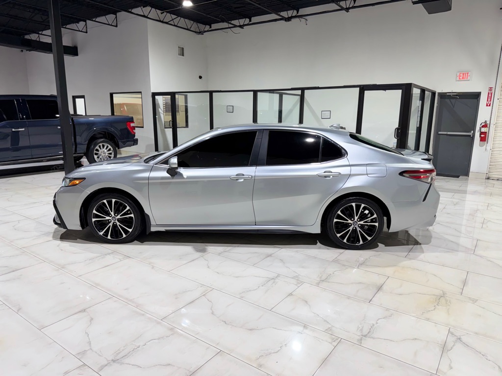 Photo 9 of this TOYOTA CAMRY