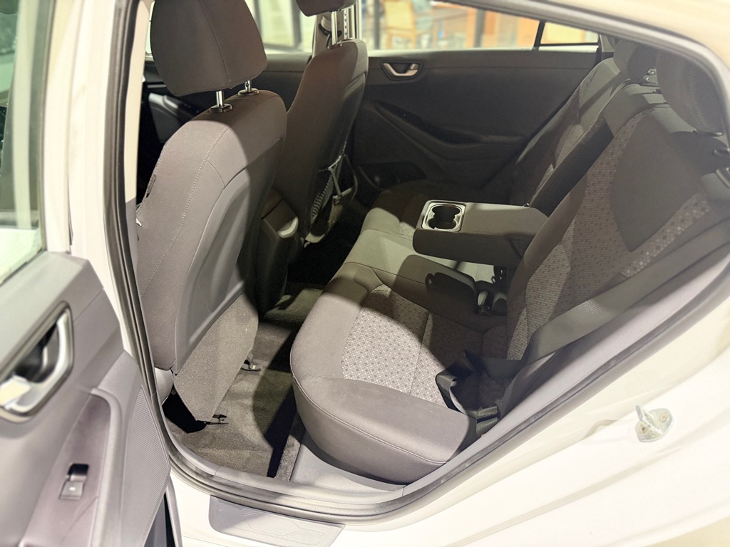 Photo 11 of this HYUNDAI IONIQ ELECTRIC