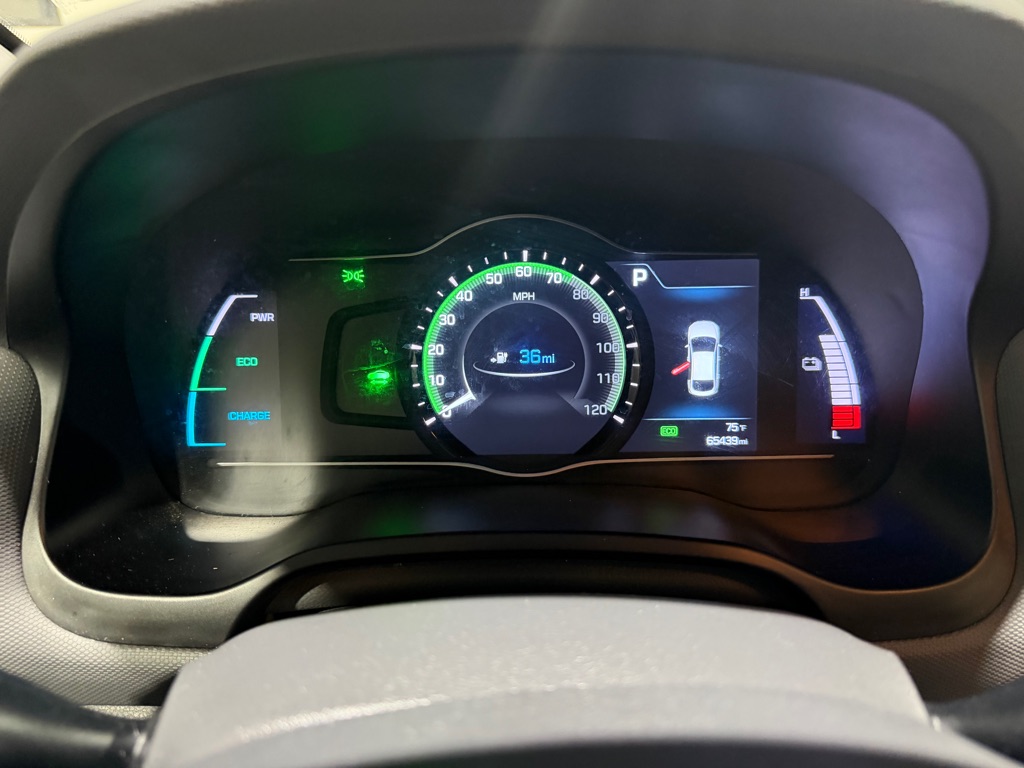 Photo 21 of this HYUNDAI IONIQ ELECTRIC