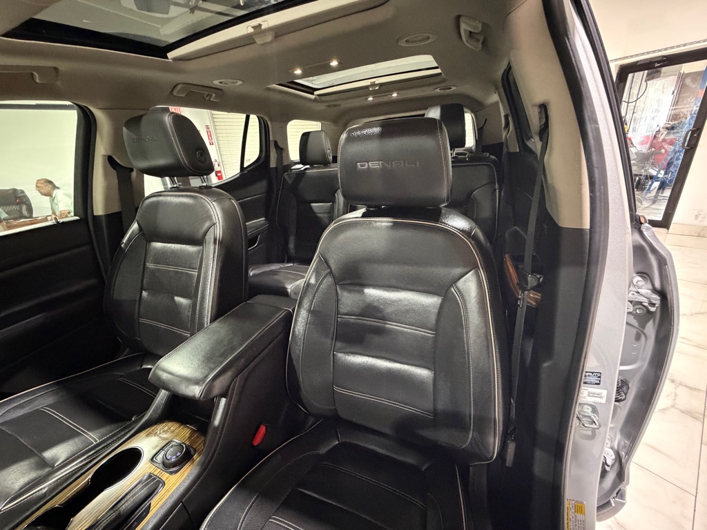 Photo 18 of this GMC ACADIA