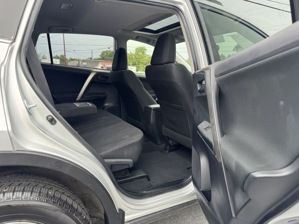 Photo 24 of this TOYOTA RAV4