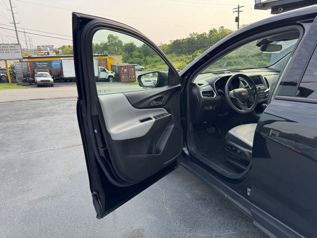 Photo 9 of this CHEVROLET EQUINOX