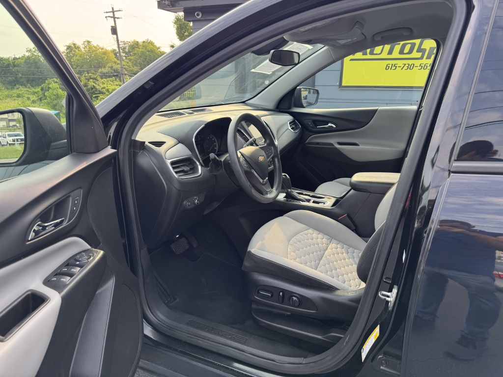 Photo 10 of this CHEVROLET EQUINOX