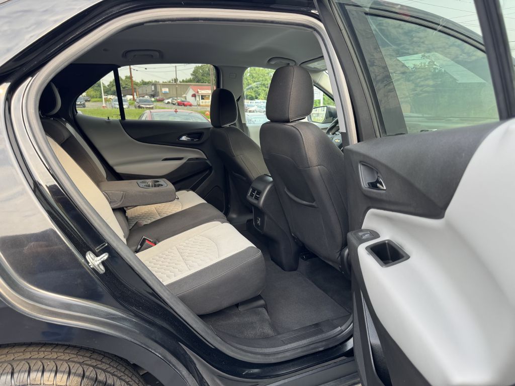 Photo 24 of this CHEVROLET EQUINOX