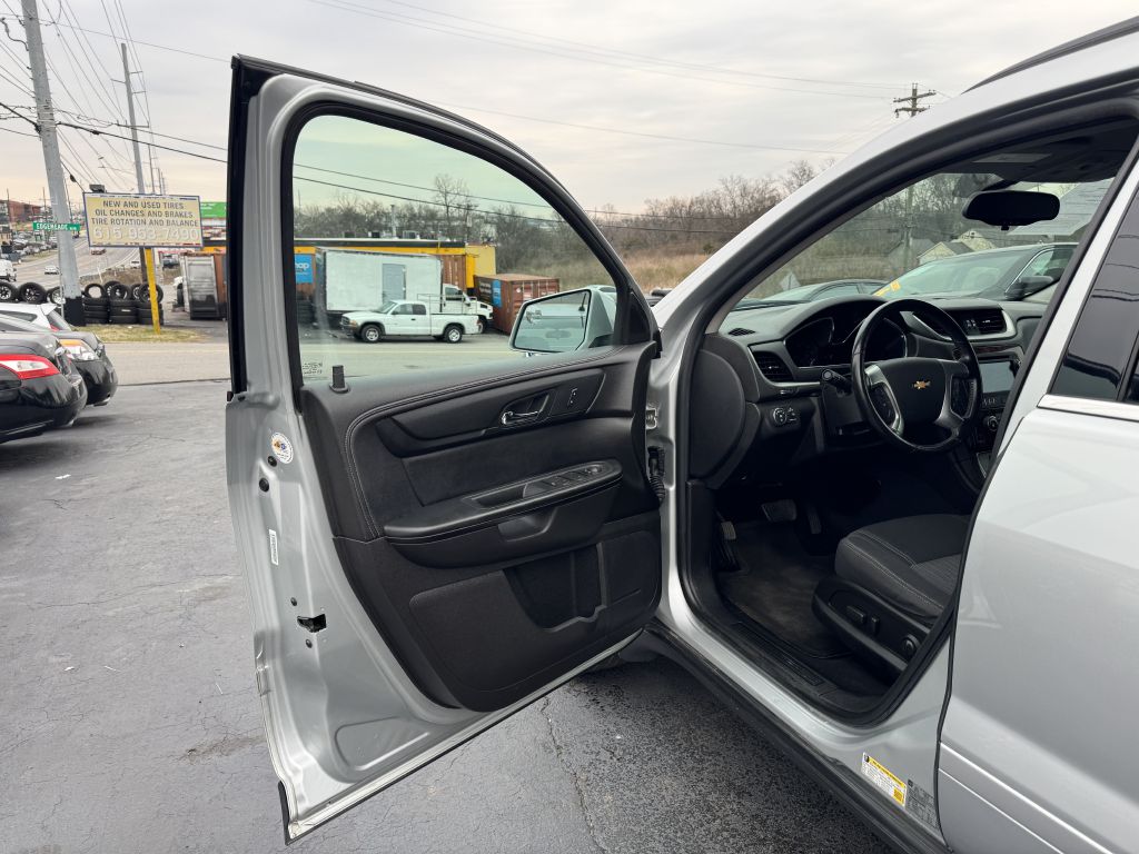 Photo 9 of this CHEVROLET TRAVERSE