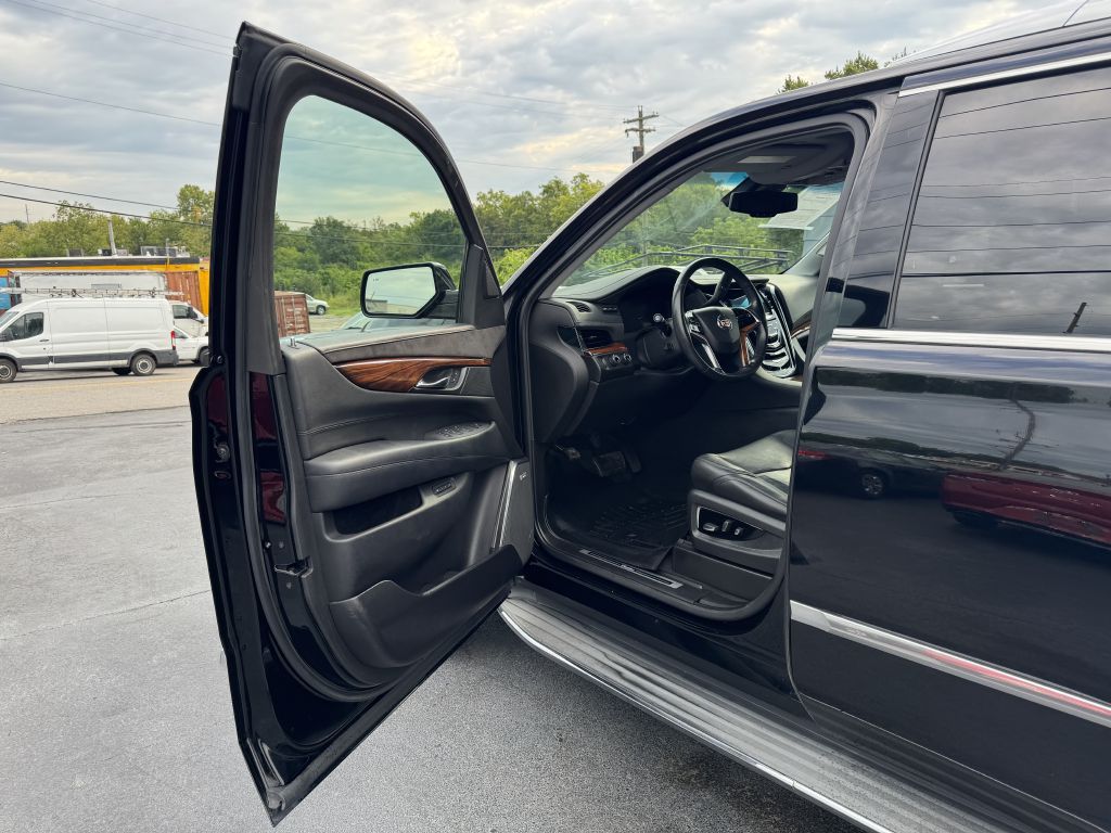 Photo 9 of this CADILLAC ESCALADE