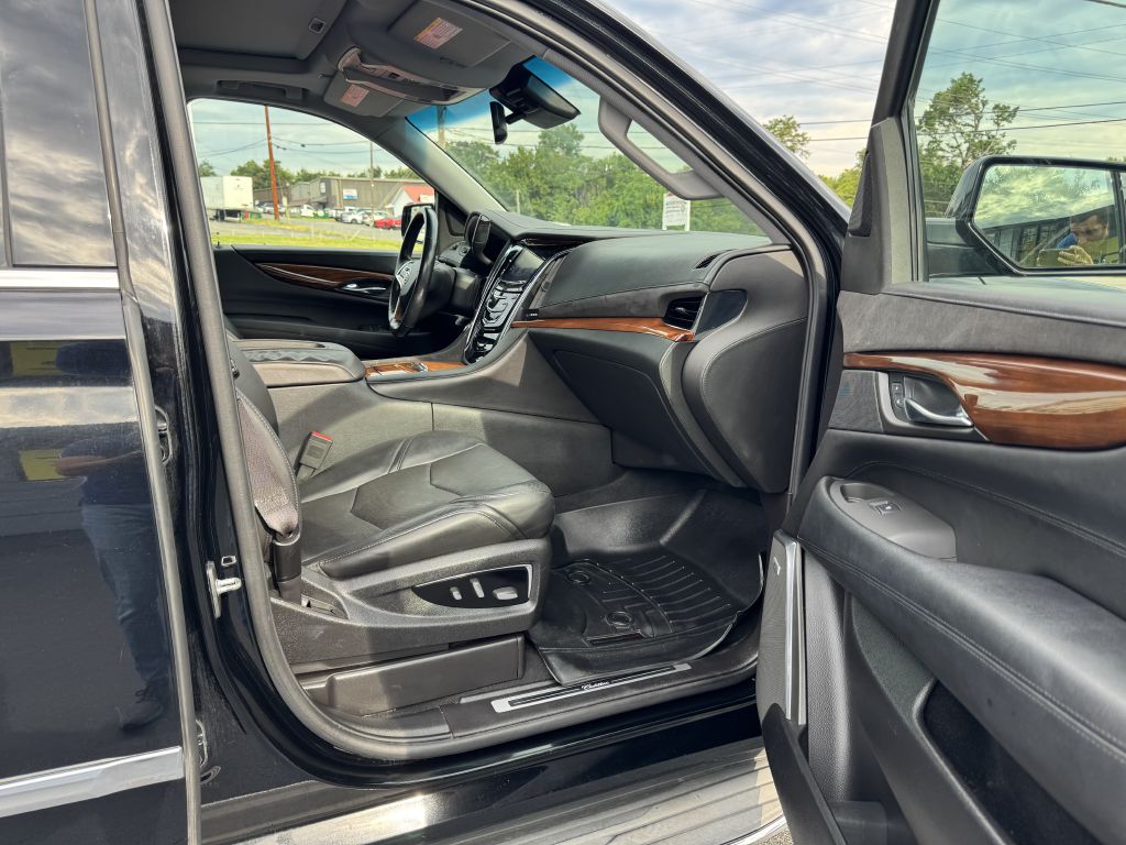 Photo 23 of this CADILLAC ESCALADE
