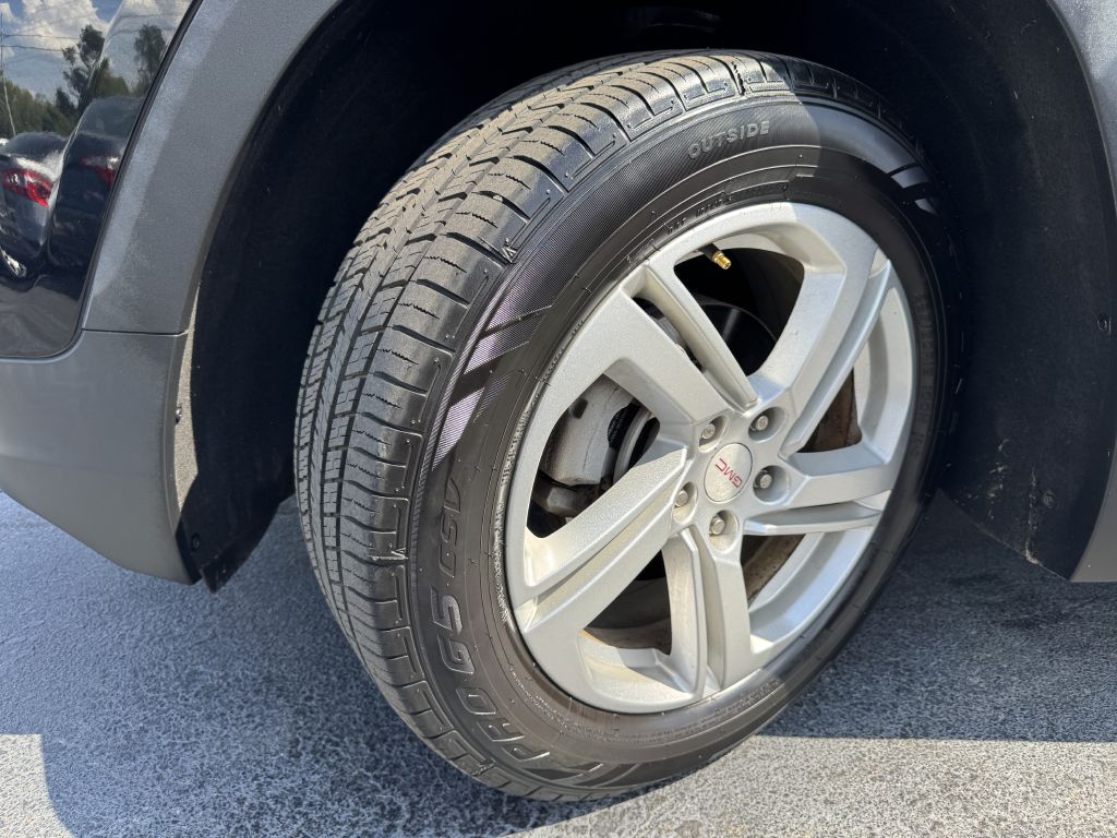 Photo 21 of this GMC TERRAIN