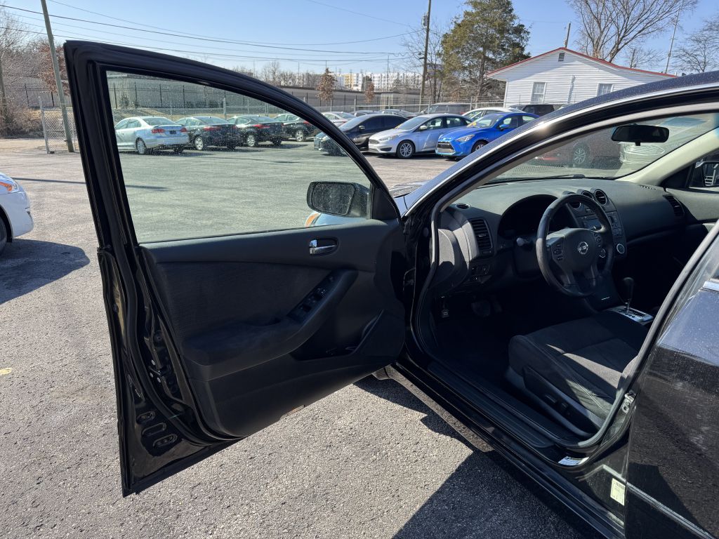 Photo 9 of this NISSAN ALTIMA