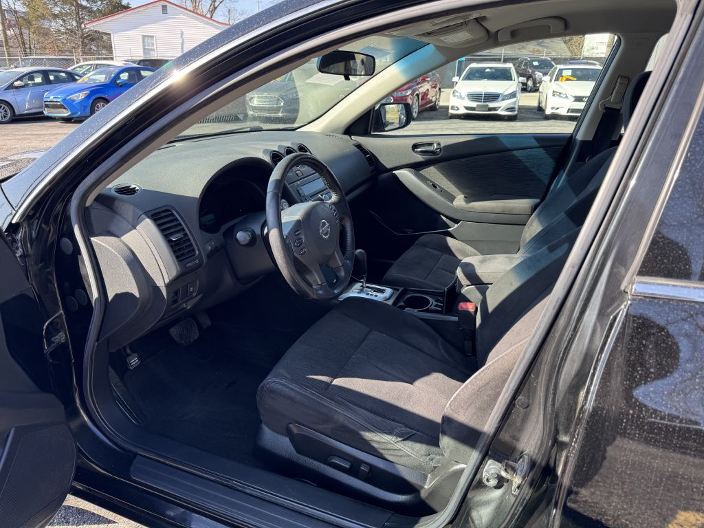Photo 10 of this NISSAN ALTIMA