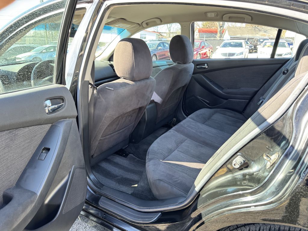 Photo 11 of this NISSAN ALTIMA