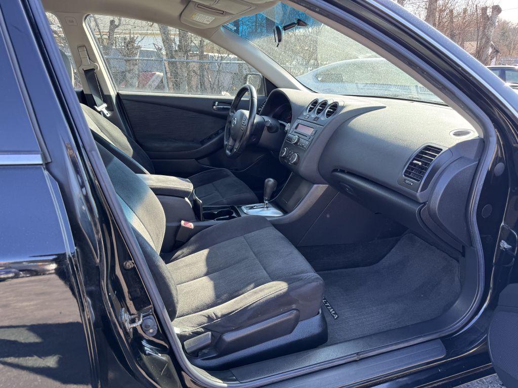 Photo 22 of this NISSAN ALTIMA