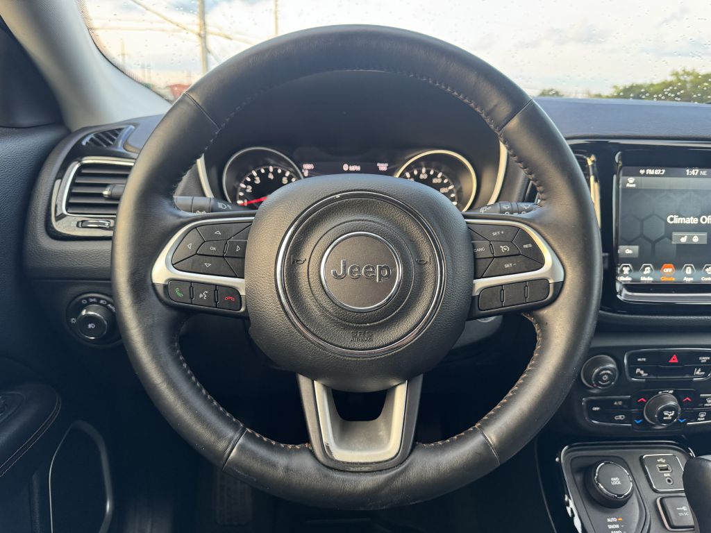 Photo 10 of this JEEP COMPASS