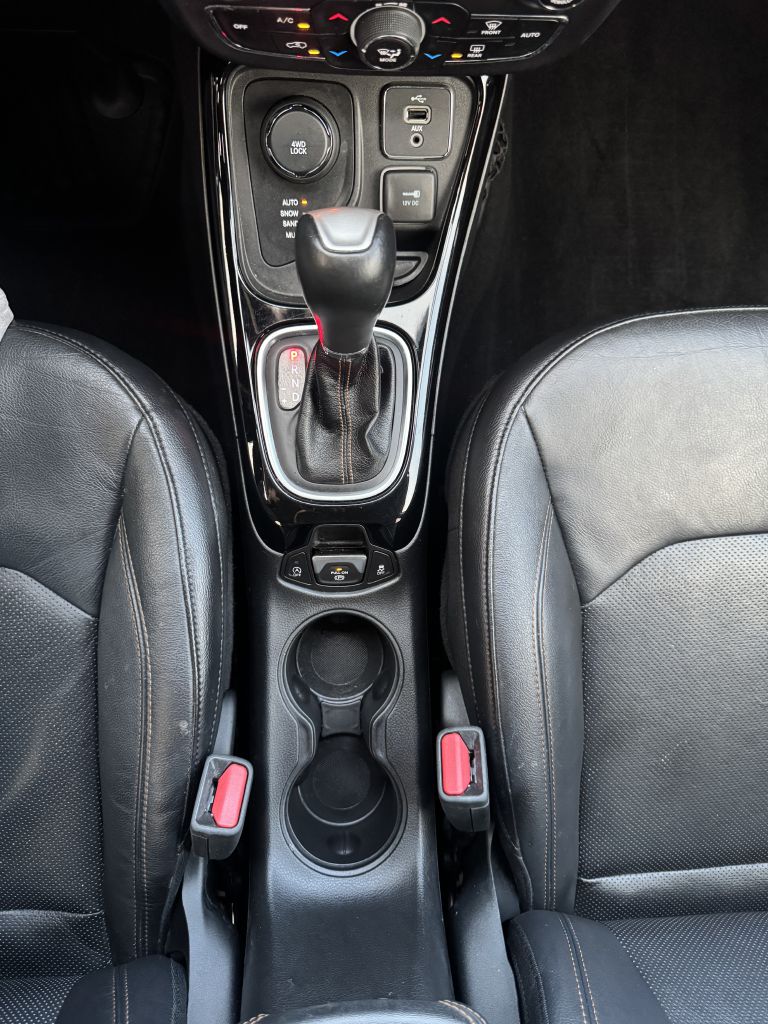 Photo 15 of this JEEP COMPASS