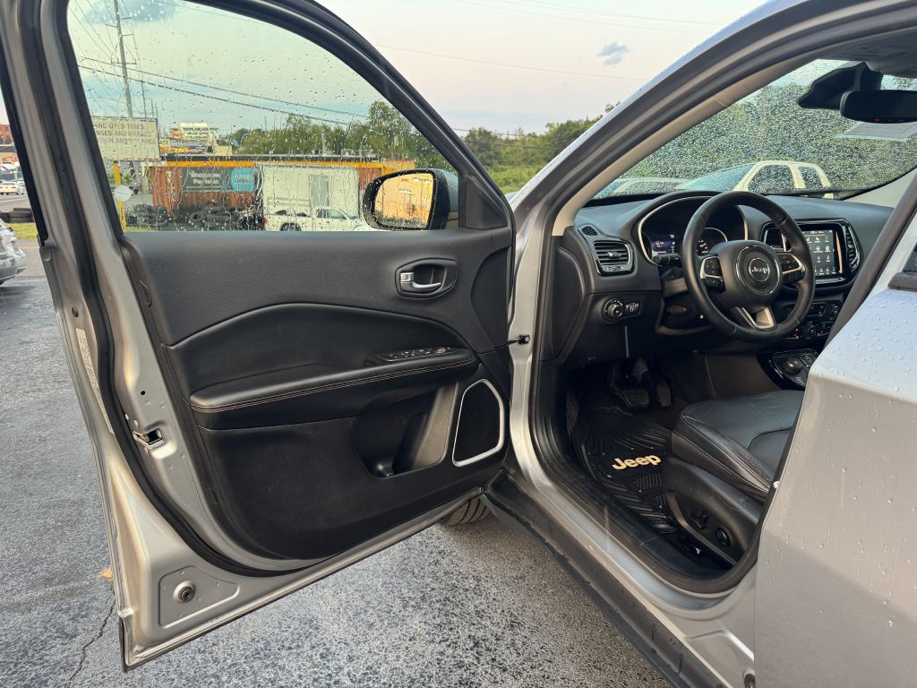 Photo 18 of this JEEP COMPASS