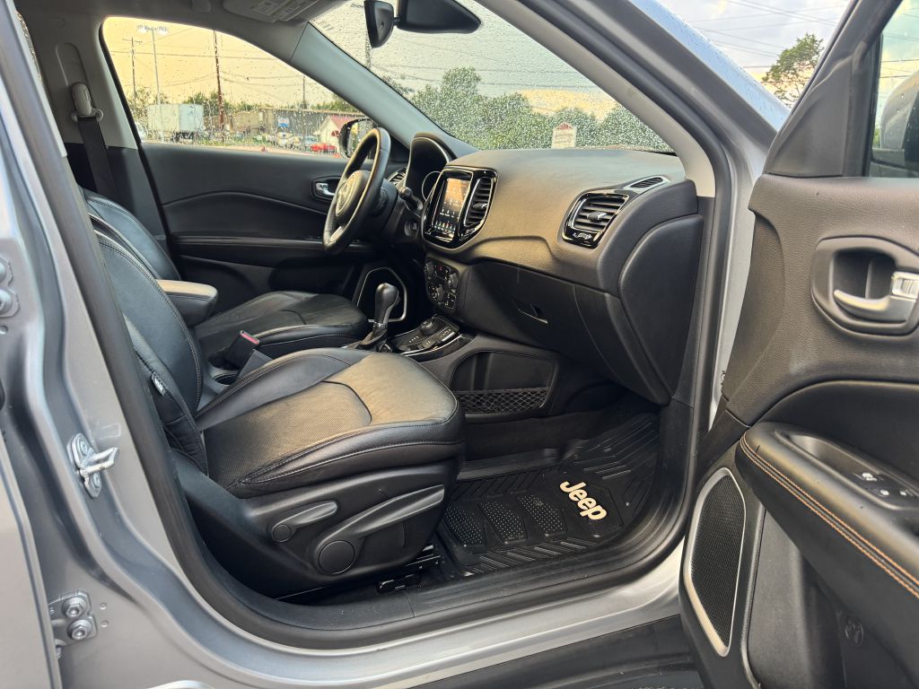 Photo 21 of this JEEP COMPASS