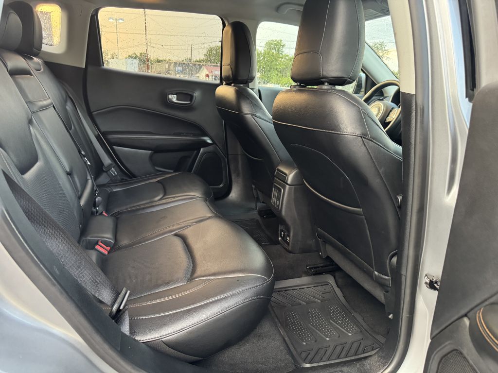Photo 22 of this JEEP COMPASS