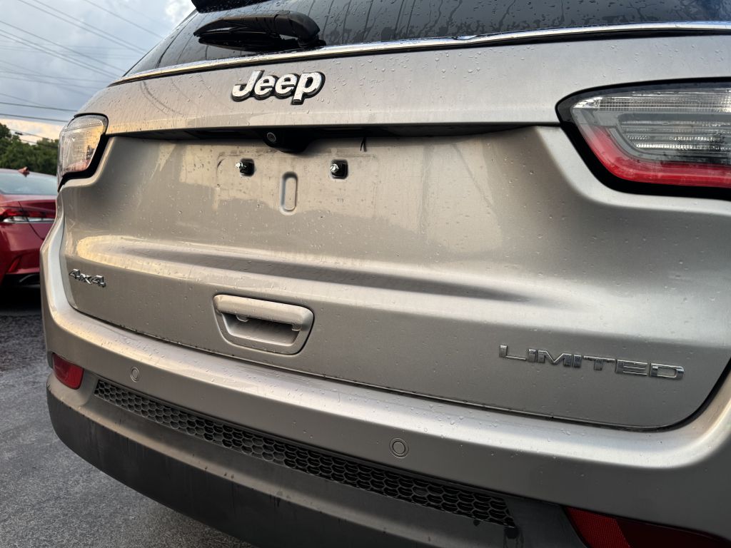 Photo 25 of this JEEP COMPASS