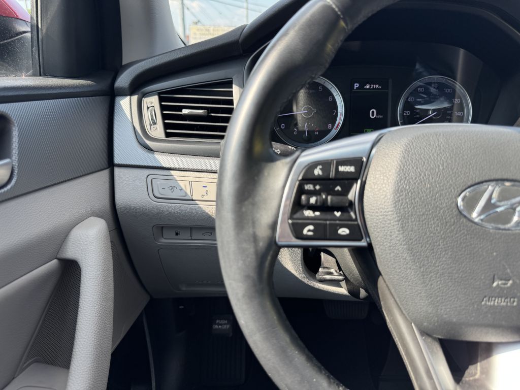 Photo 14 of this HYUNDAI SONATA