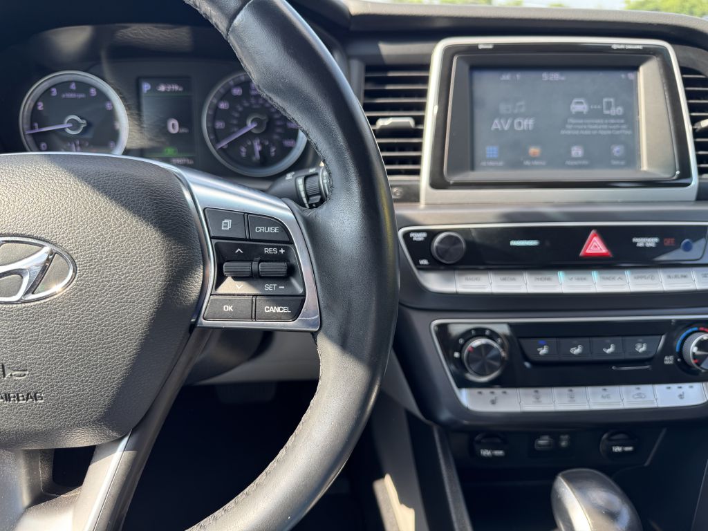 Photo 15 of this HYUNDAI SONATA