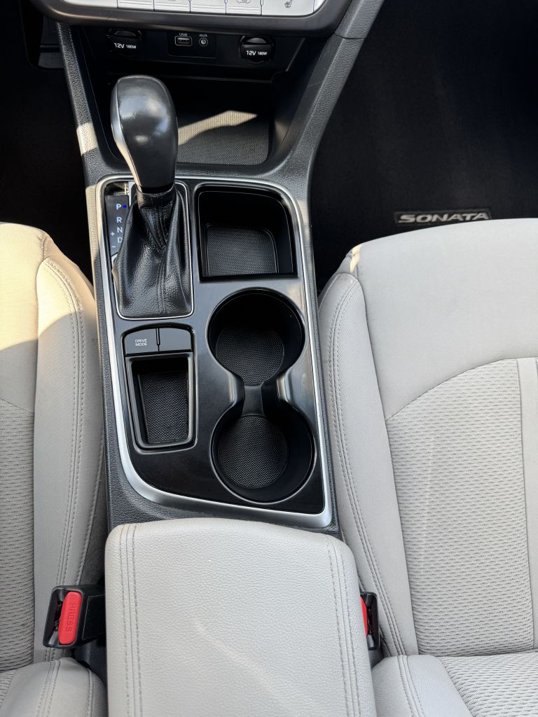 Photo 18 of this HYUNDAI SONATA