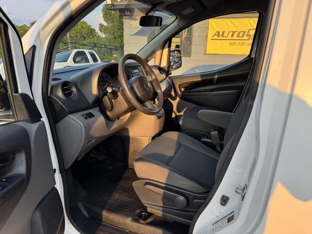 Photo 10 of this NISSAN NV200
