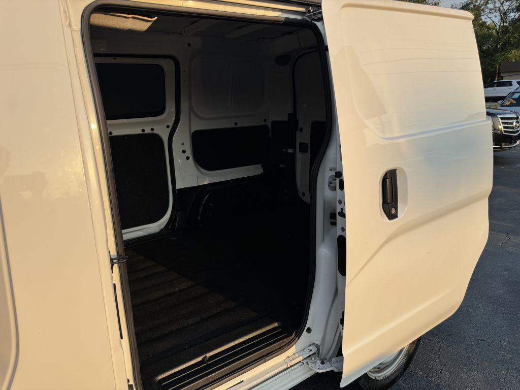 Photo 11 of this NISSAN NV200