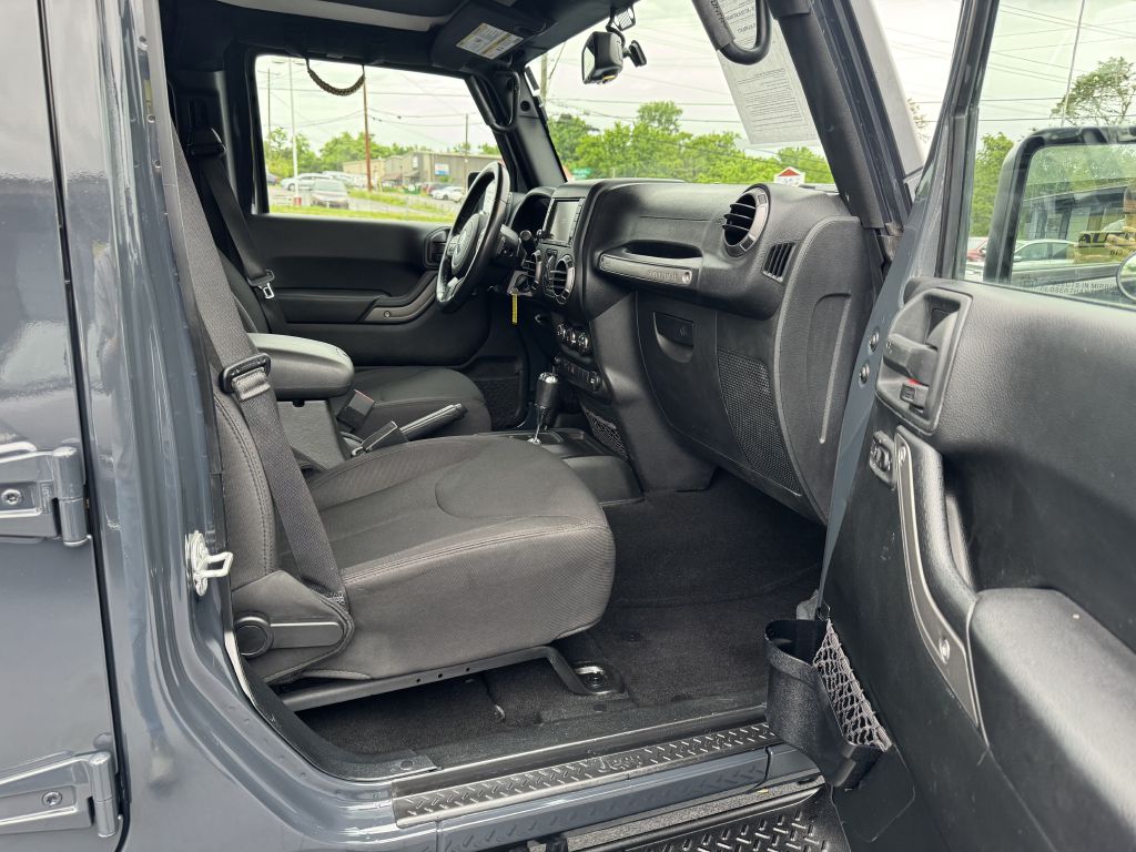 Photo 22 of this JEEP WRANGLER UNLIMI