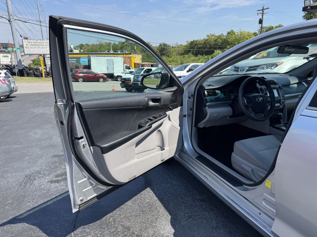 Photo 9 of this TOYOTA CAMRY