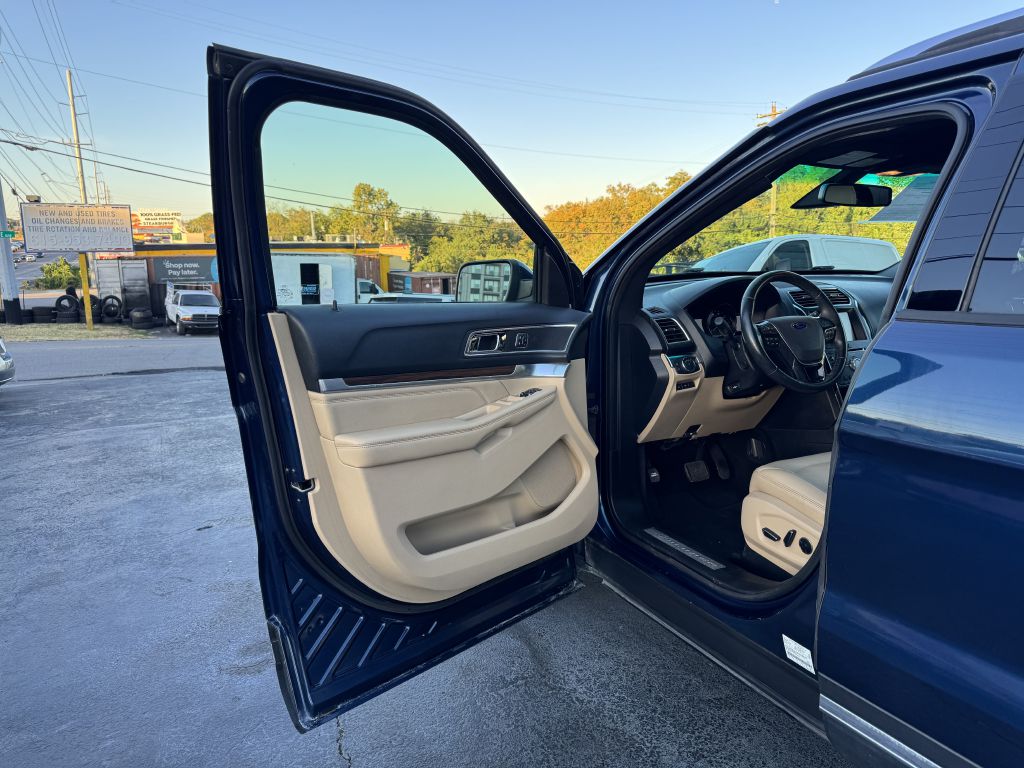 Photo 10 of this FORD EXPLORER