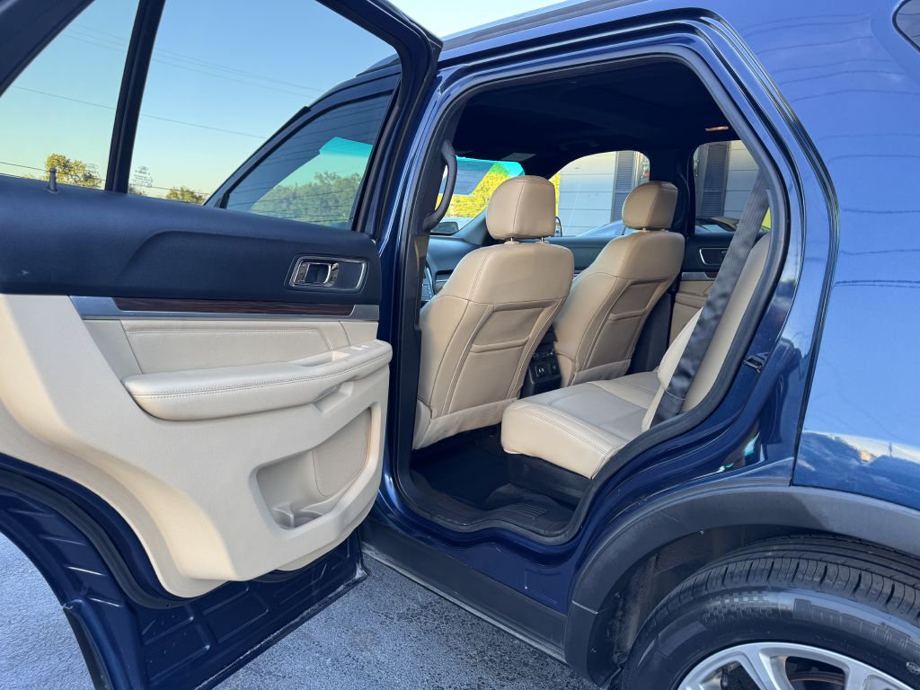 Photo 12 of this FORD EXPLORER
