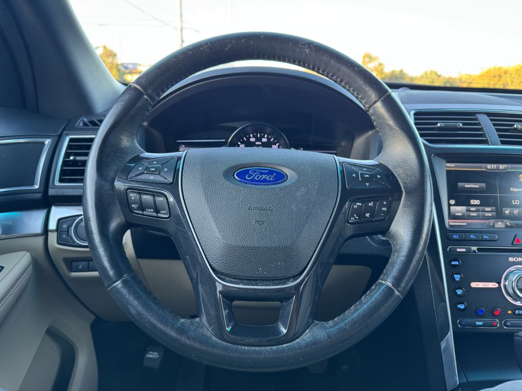 Photo 14 of this FORD EXPLORER