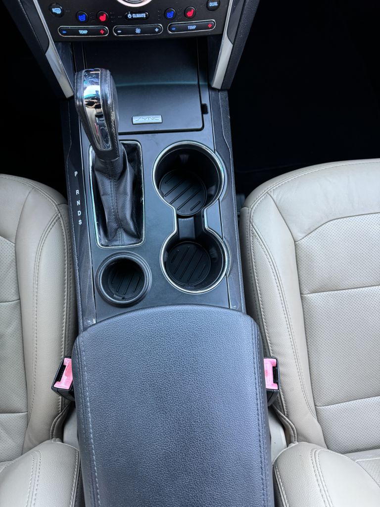 Photo 19 of this FORD EXPLORER